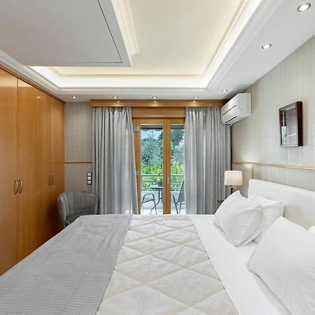 Vouliagmeni'S Elegance By Acropolis Suites Athena Bagian luar foto