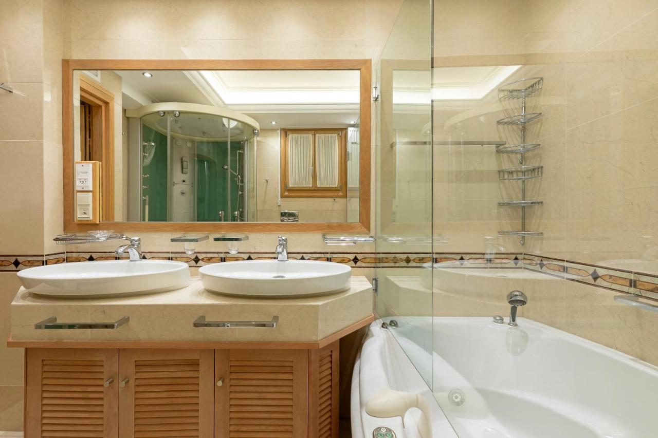 Vouliagmeni'S Elegance By Acropolis Suites Athena Bagian luar foto