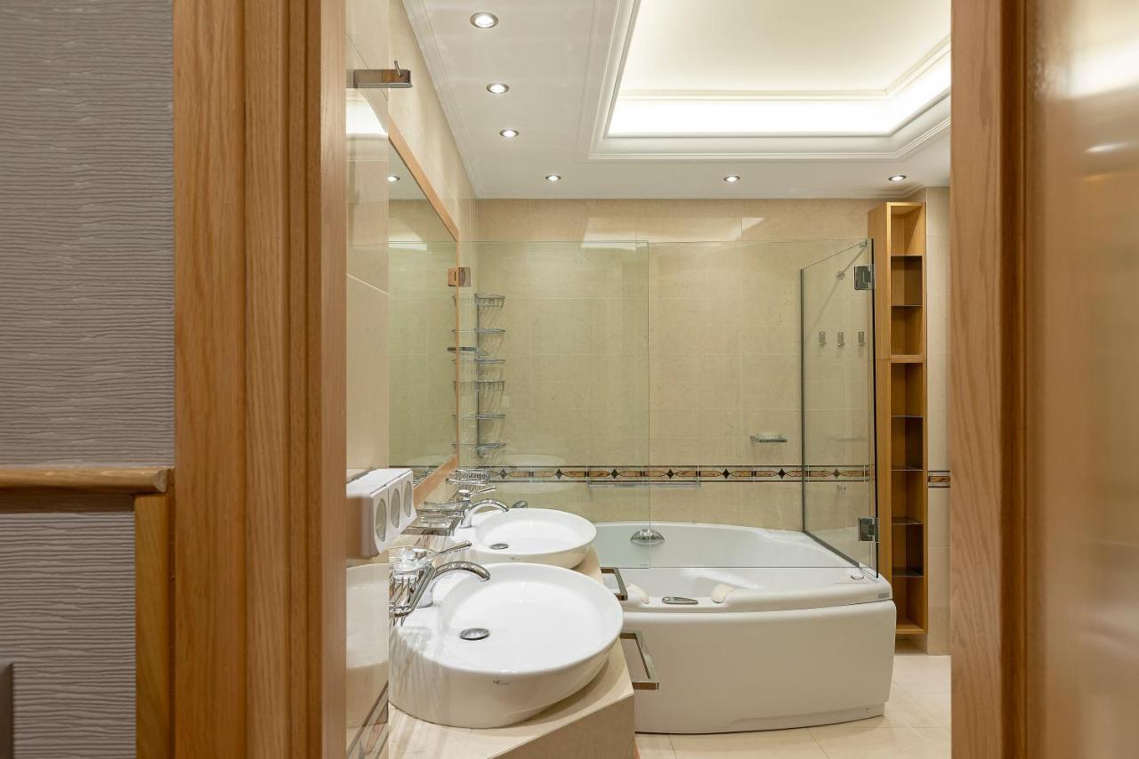 Vouliagmeni'S Elegance By Acropolis Suites Athena Bagian luar foto