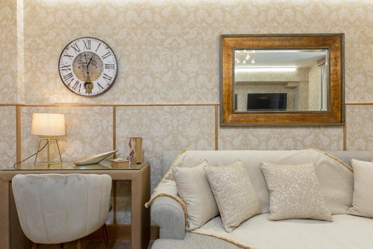 Vouliagmeni'S Elegance By Acropolis Suites Athena Bagian luar foto