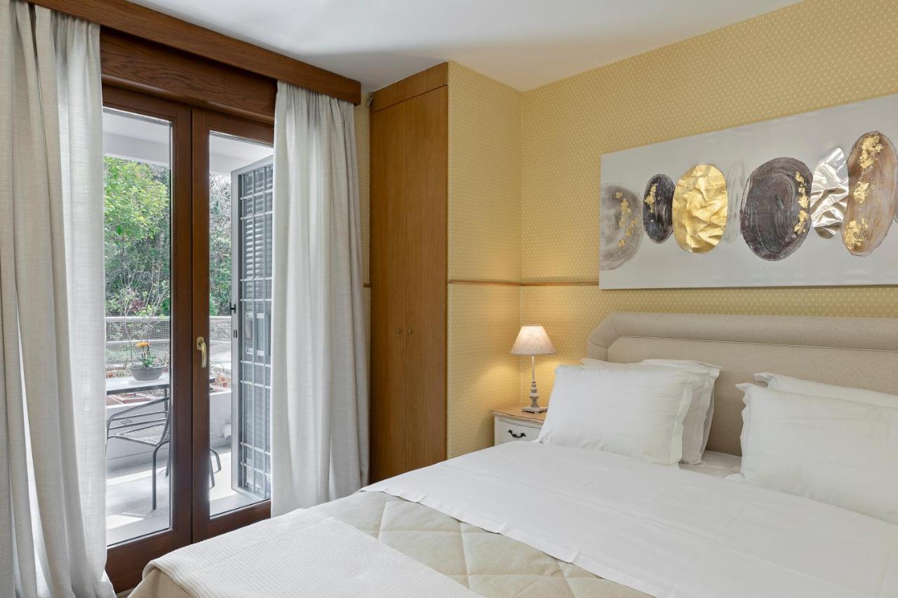 Vouliagmeni'S Elegance By Acropolis Suites Athena Bagian luar foto